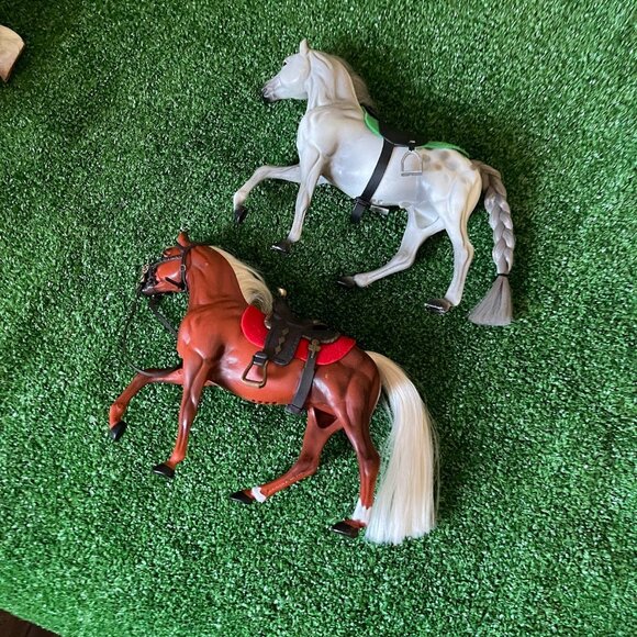 Bundle of 6 Assorted Mixed Plastic Medium Horses Collectible Realistic figurines
